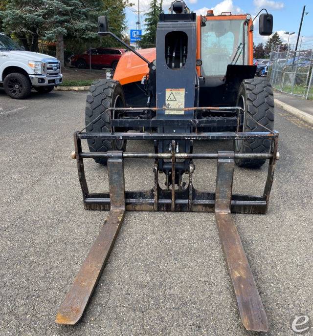 2019 JLG 943