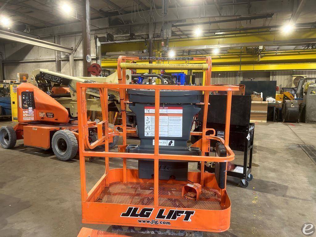 2017 JLG E400AJPN