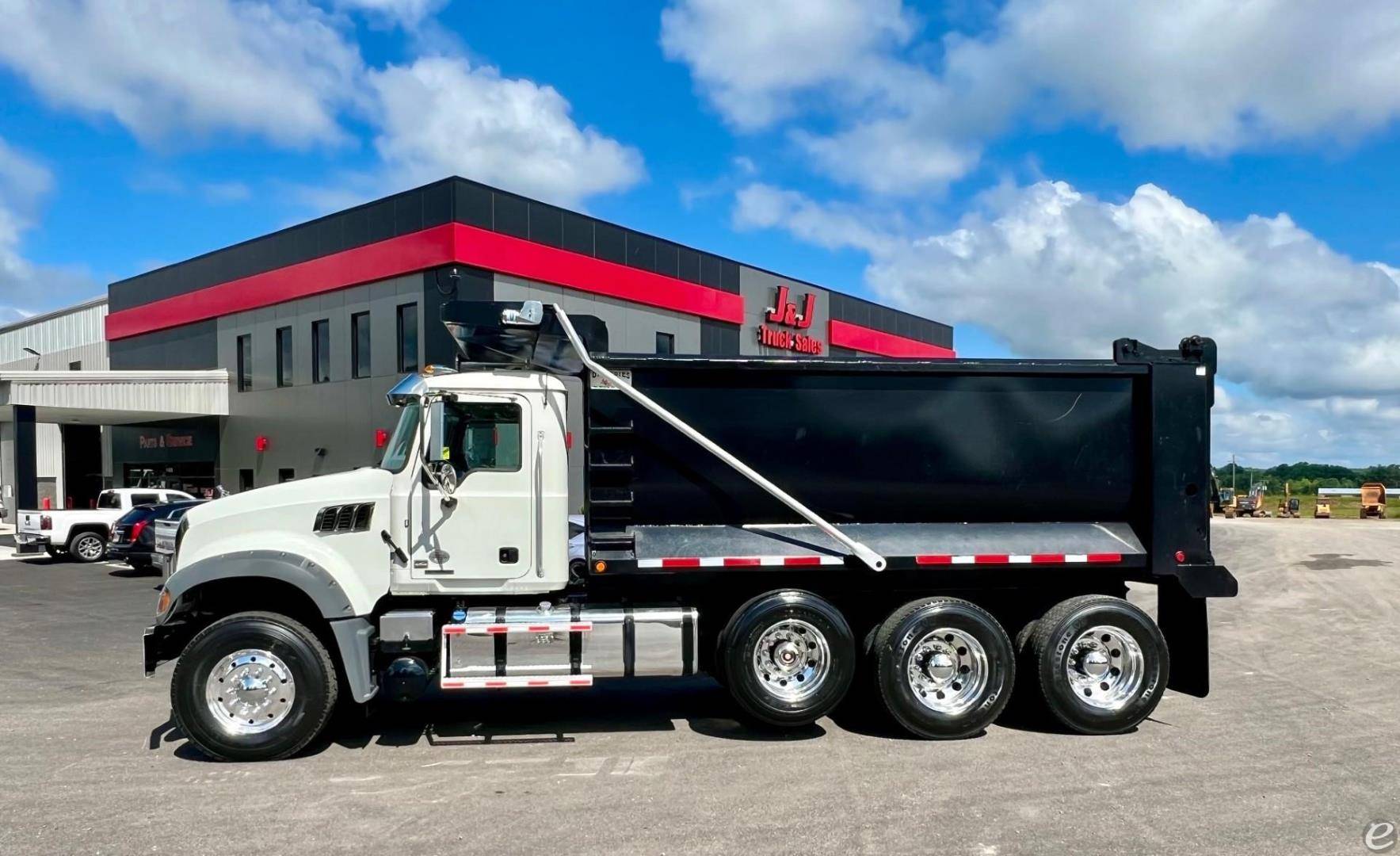 2023 Mack GRANITE 64FR