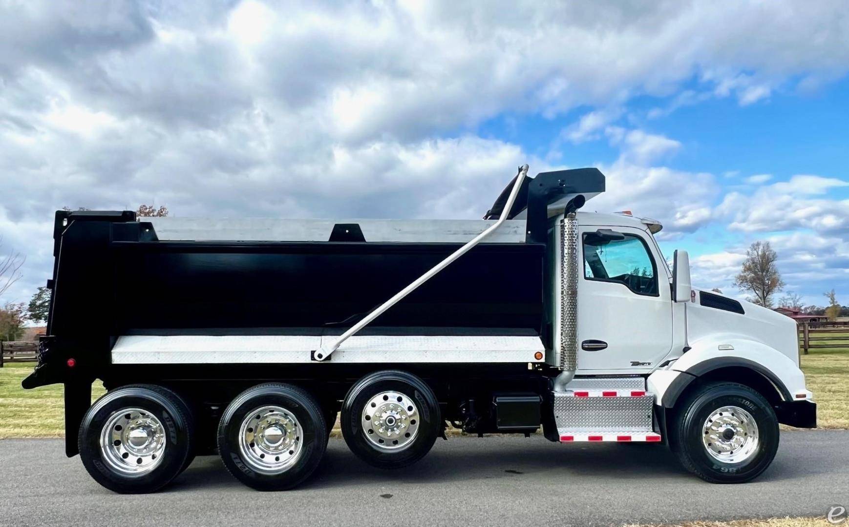 2017 Kenworth T880