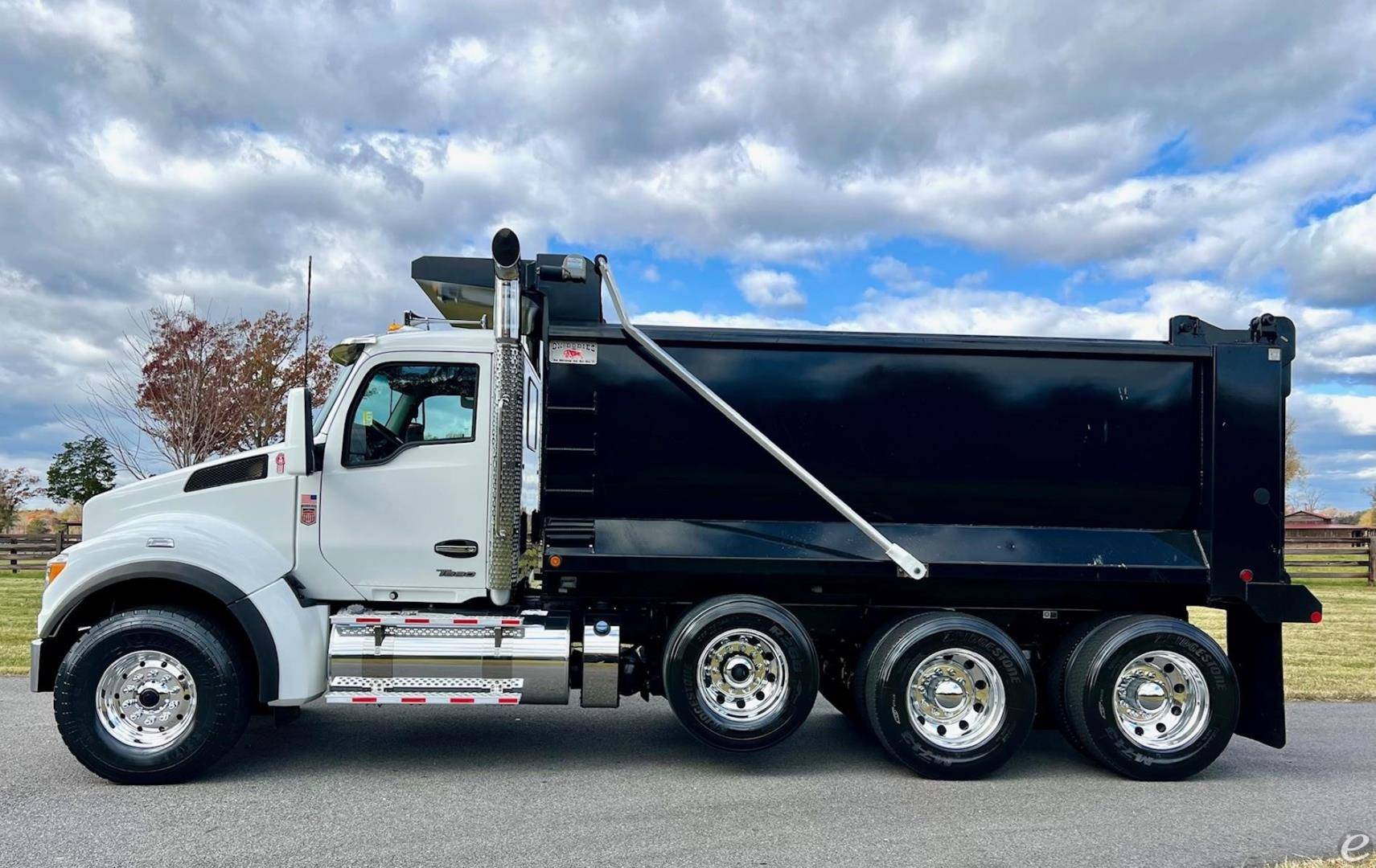 2023 Kenworth T880S