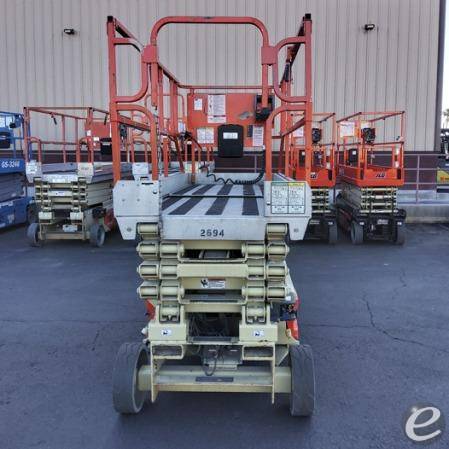 2012 JLG 3246ES