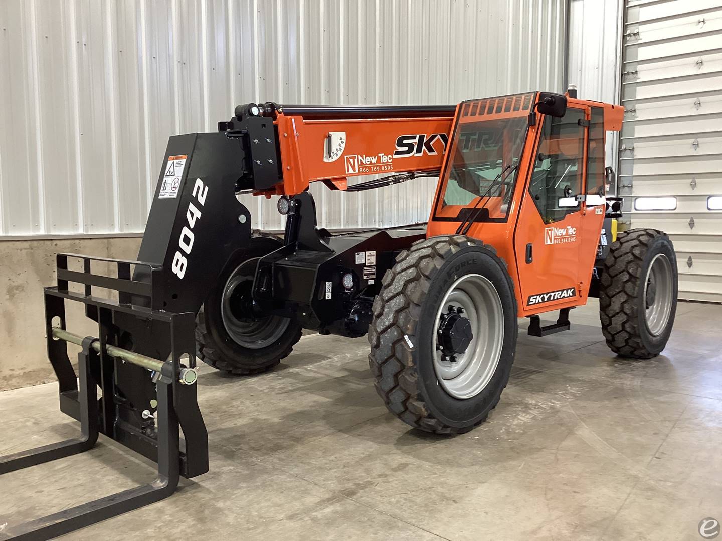 2024 JLG 8042