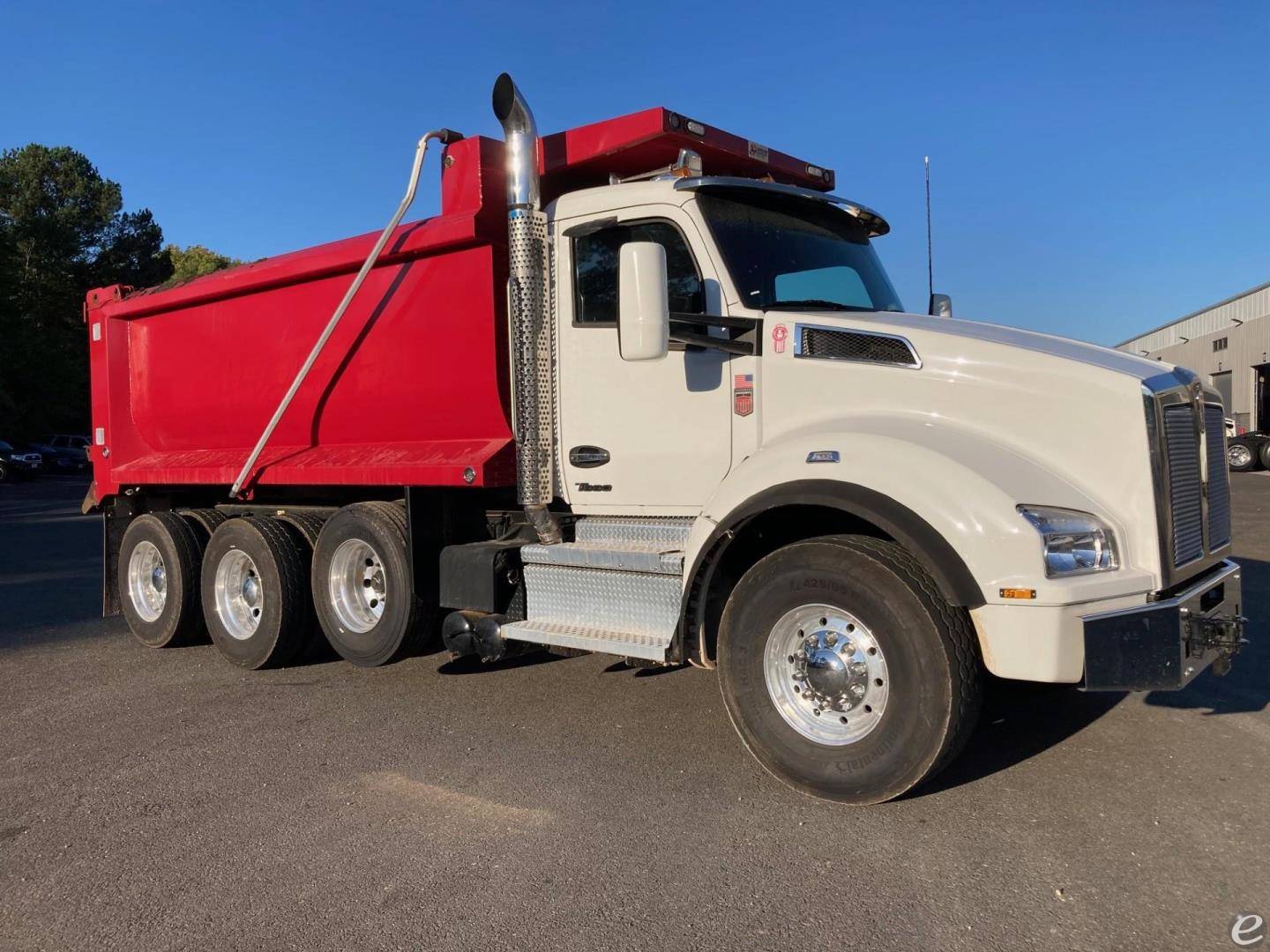 2025 Kenworth T880