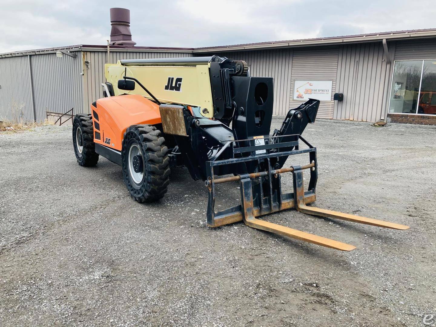 2016 JLG 1255