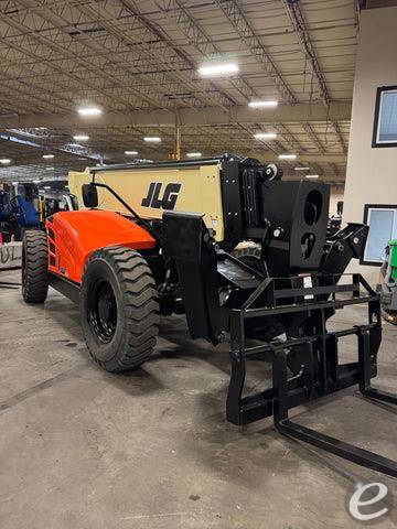 2018 JLG 1055