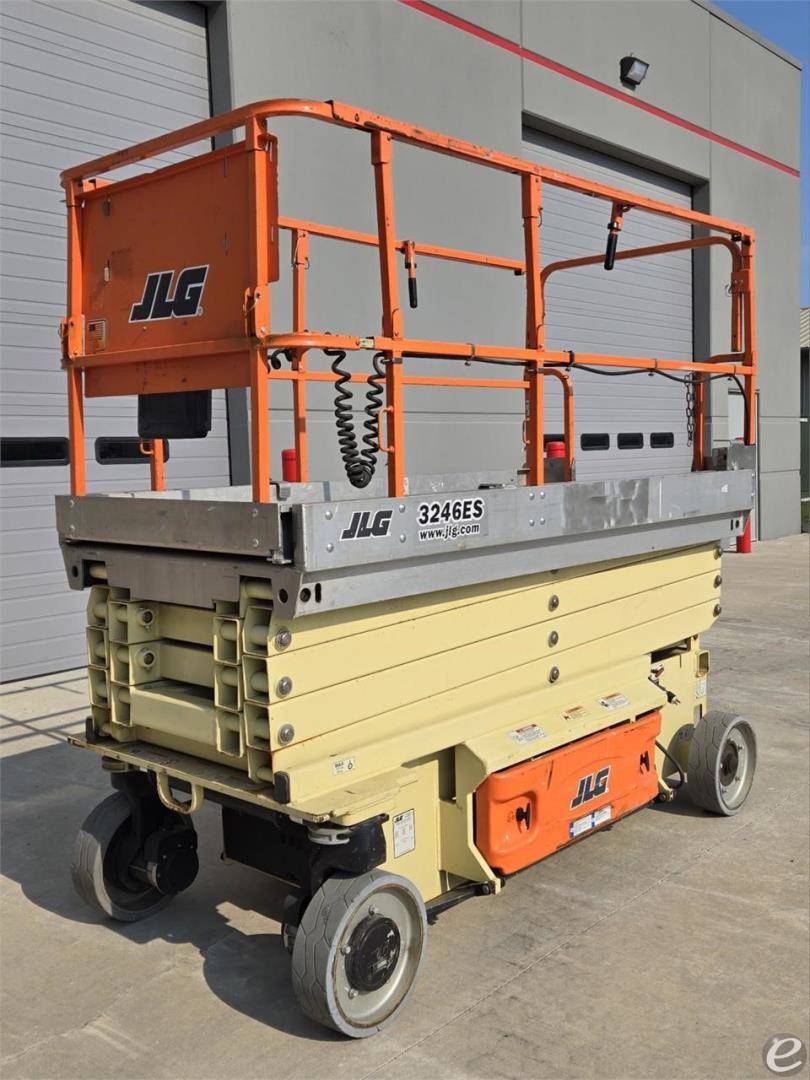 2015 JLG 3246ES