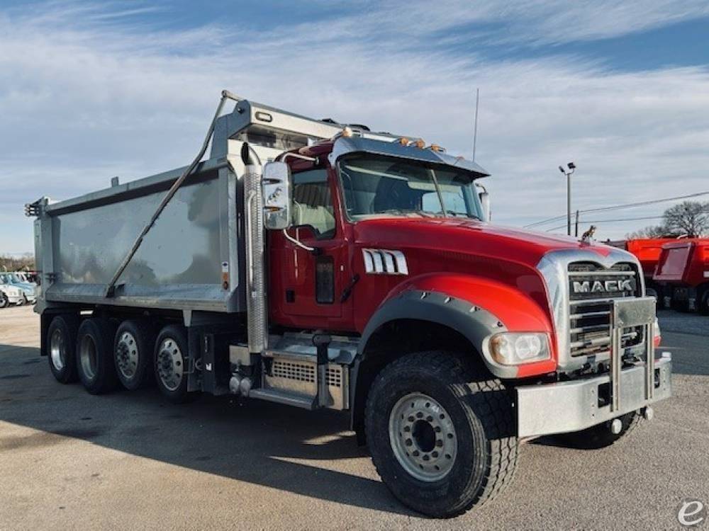 2022 Mack GRANITE 104FR