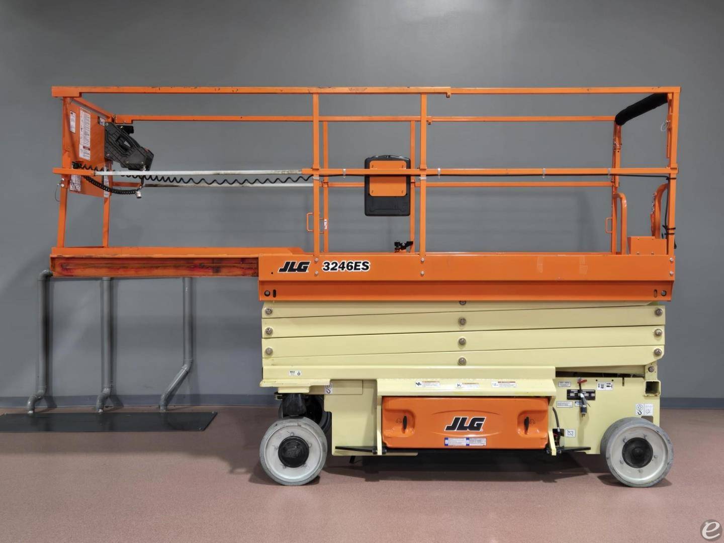 2018 JLG 3246ES