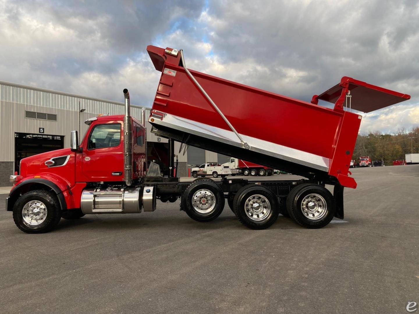 2025 Peterbilt 567