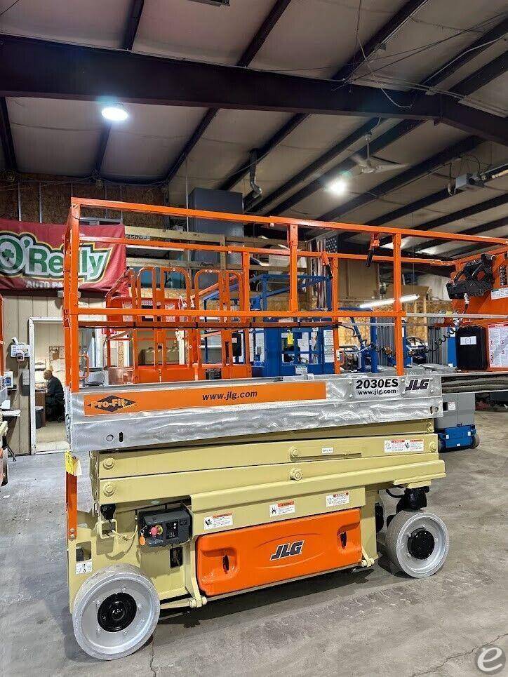 2014 JLG 2030ES