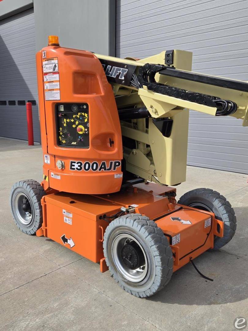 2014 JLG E300AJP