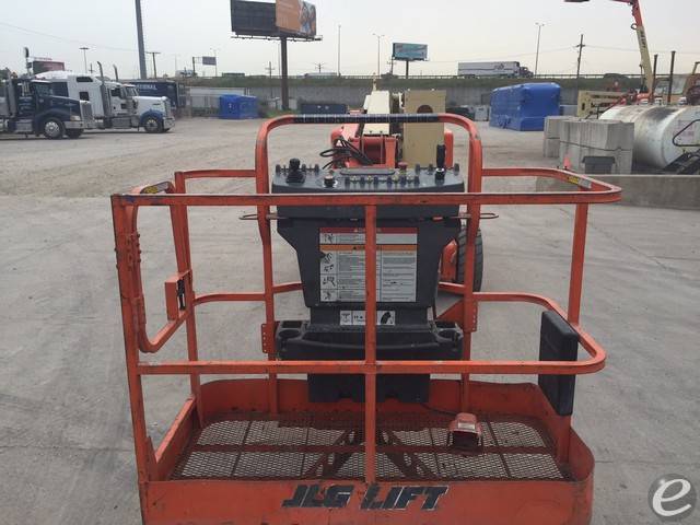 2008 JLG E450AJ