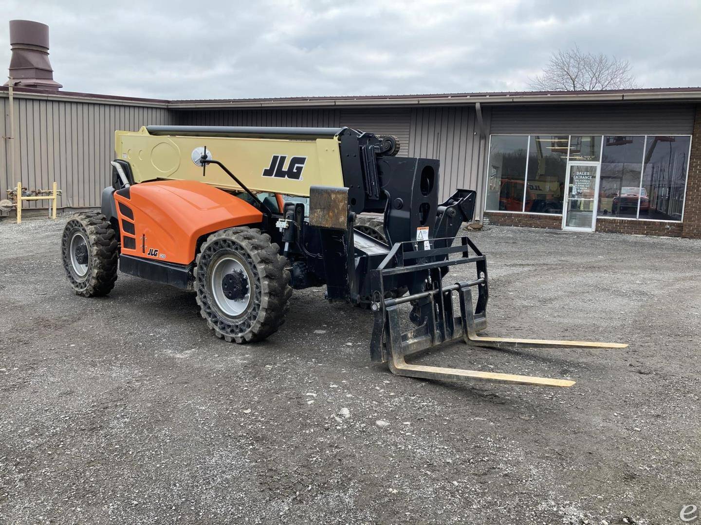 2017 JLG 1255