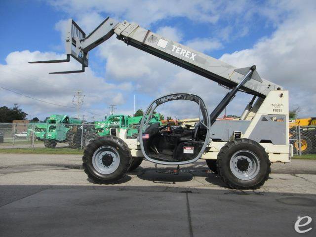 2005 Terex TH842C