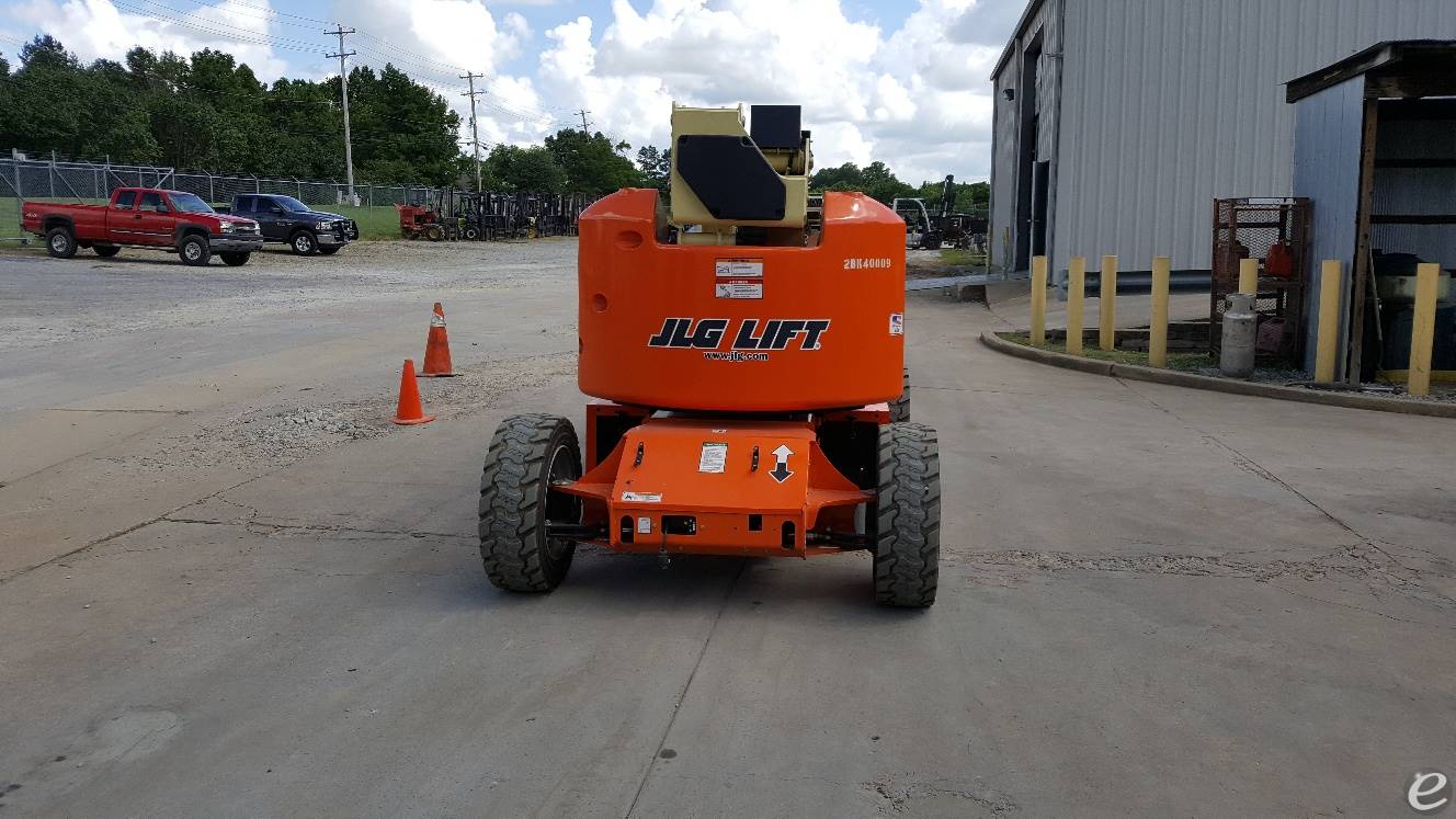 2014 JLG E400AJP