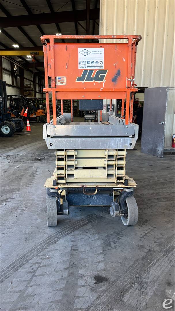 2011 JLG 3246ES