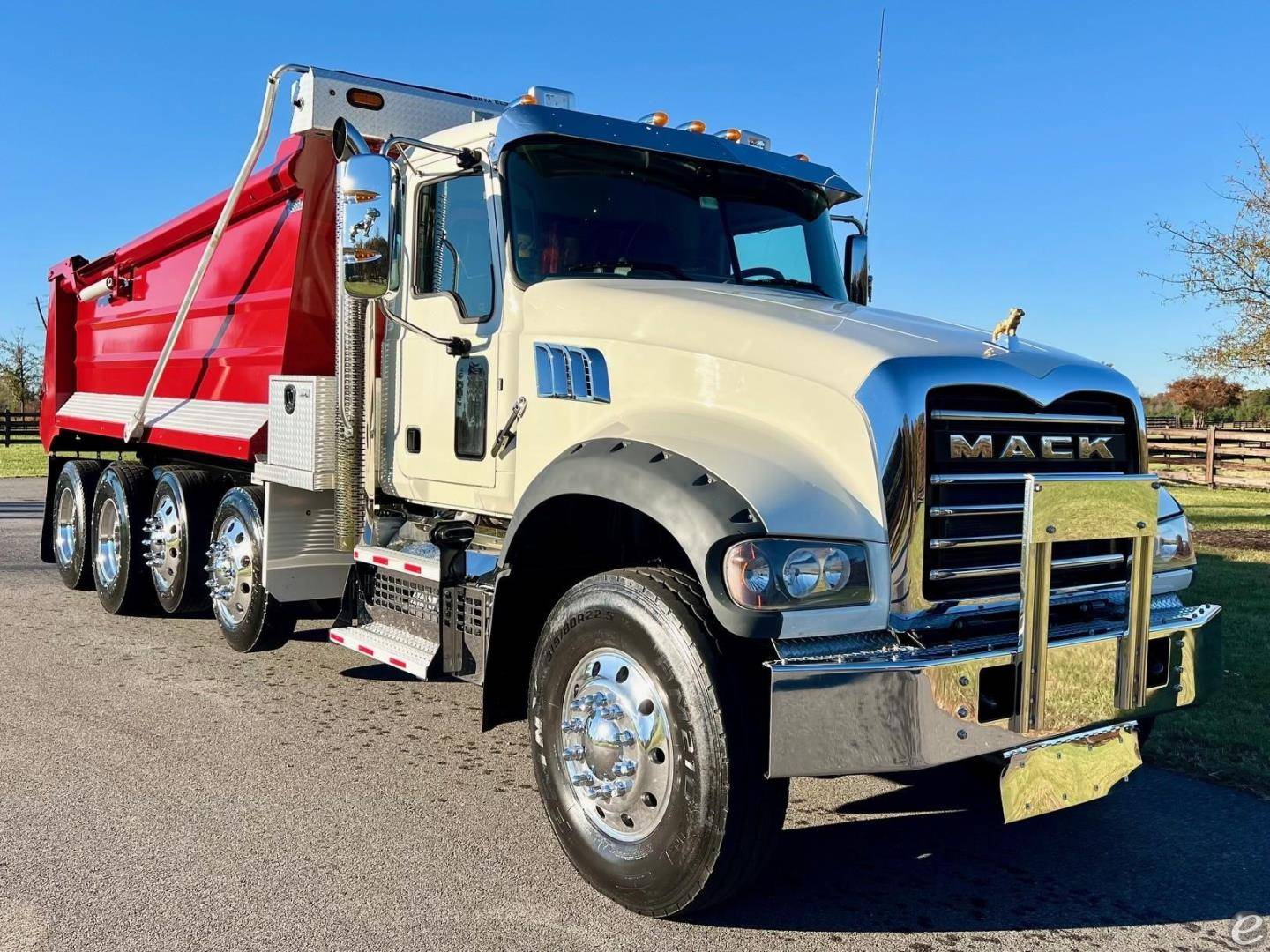 2022 Mack GRANITE 104FR