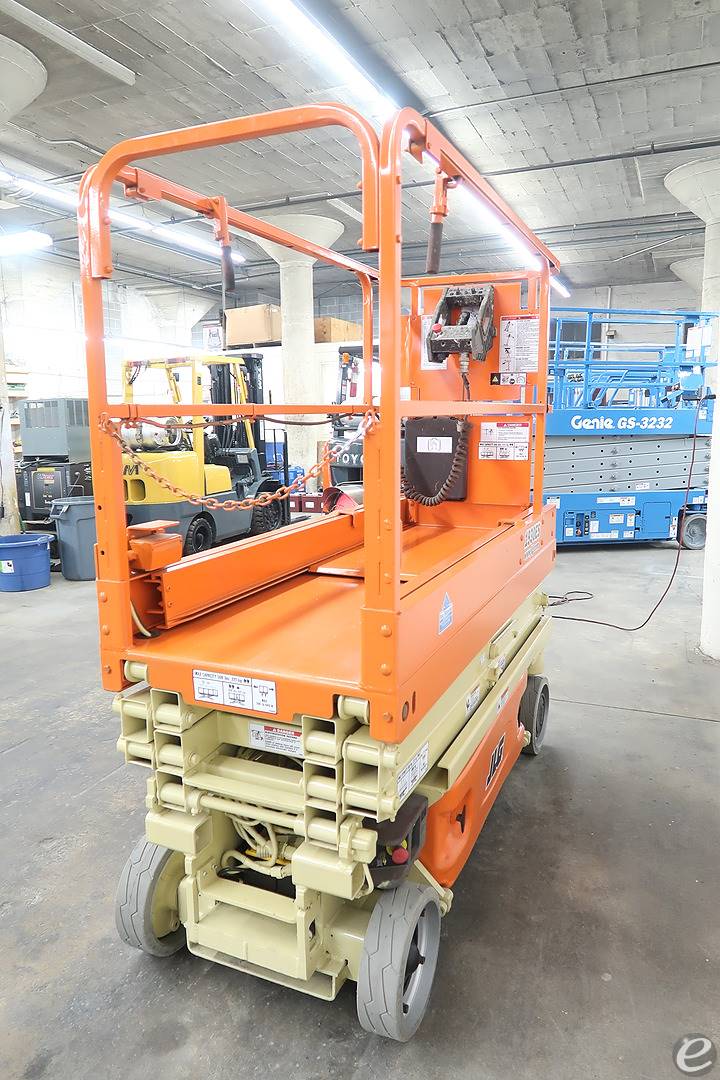 2009 JLG 1930ES