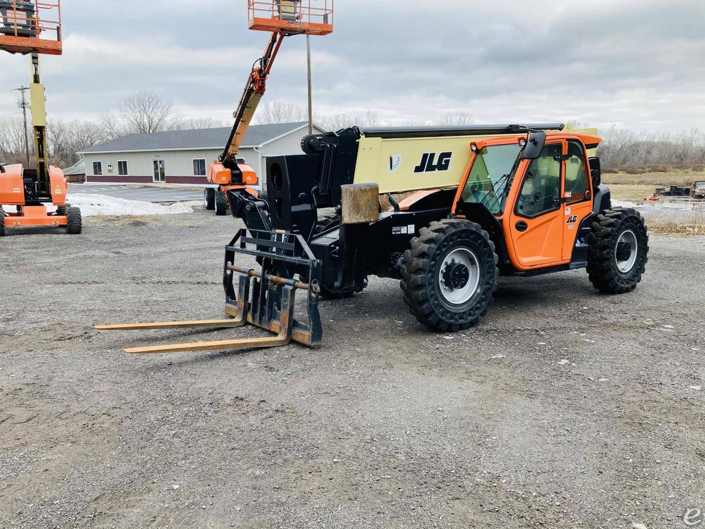 2016 JLG 1255