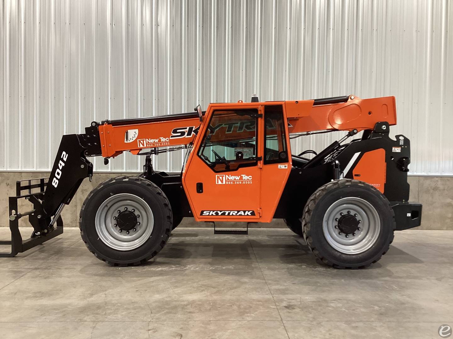 2024 JLG 8042