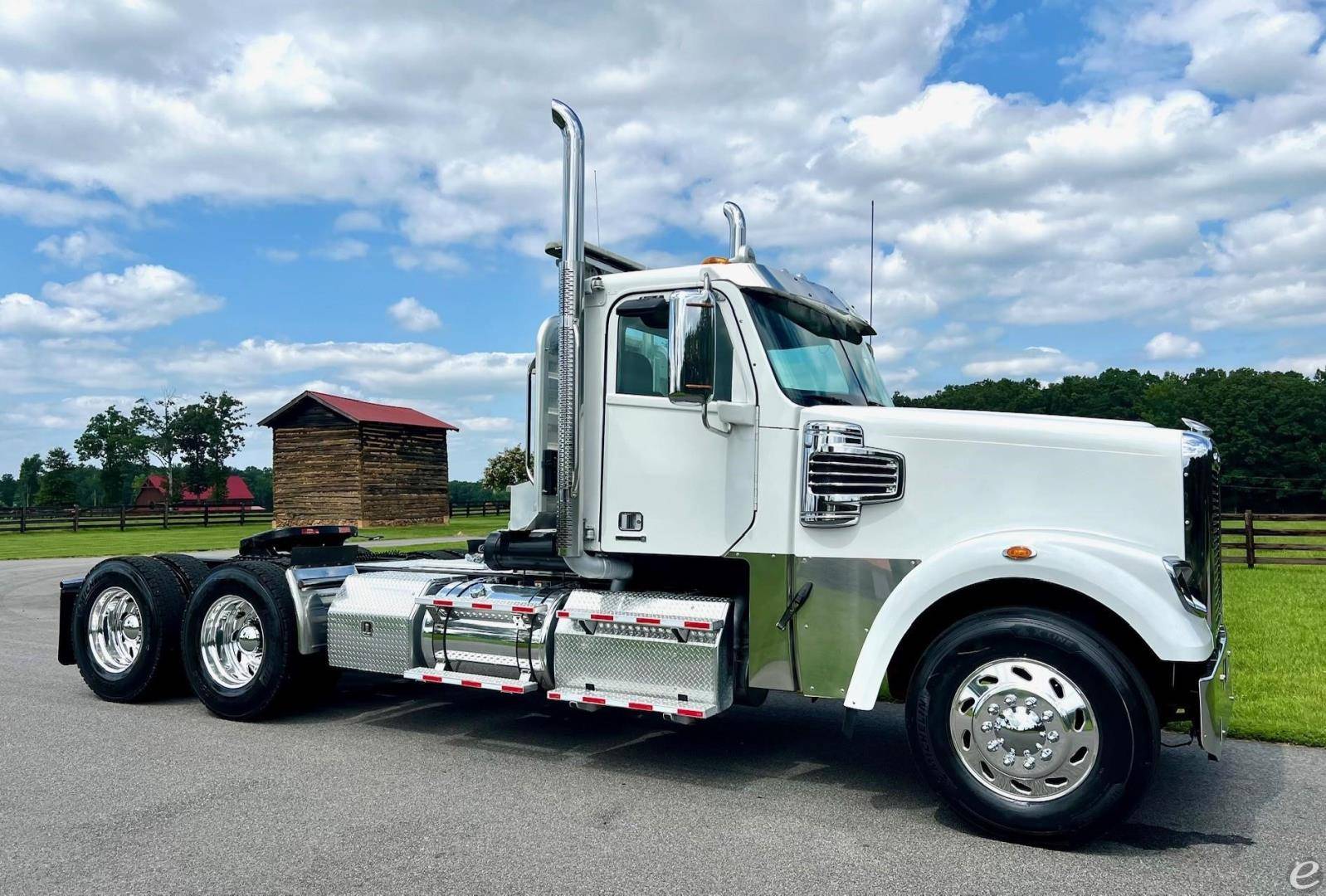 2016 Freightliner CORONADO 132