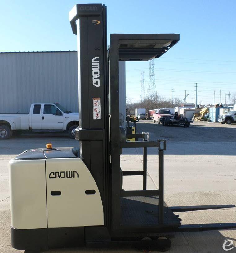 2007 Crown SP3405-30 Electric Order Picker - 123Forklift