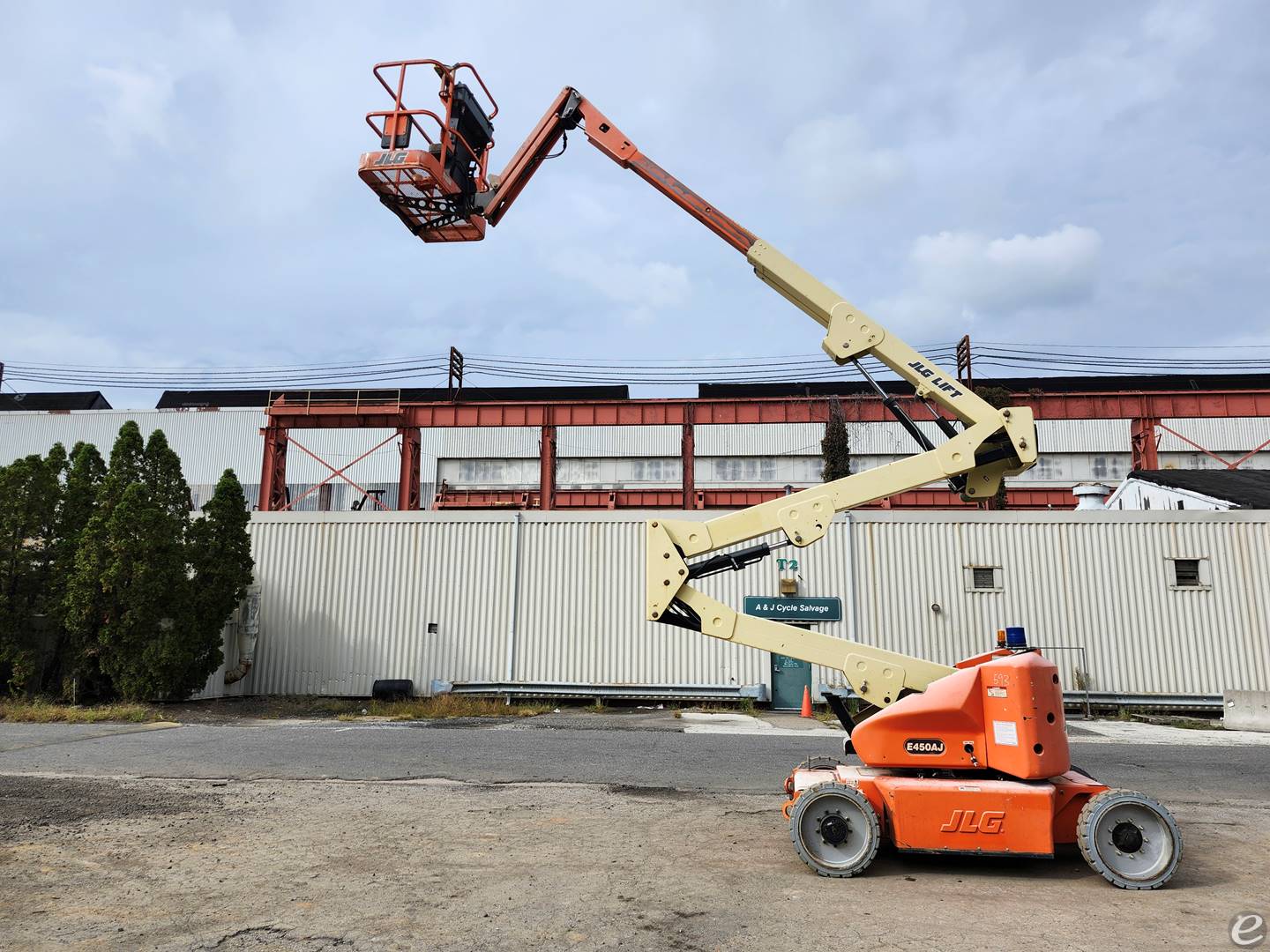 2013 JLG E450AJ