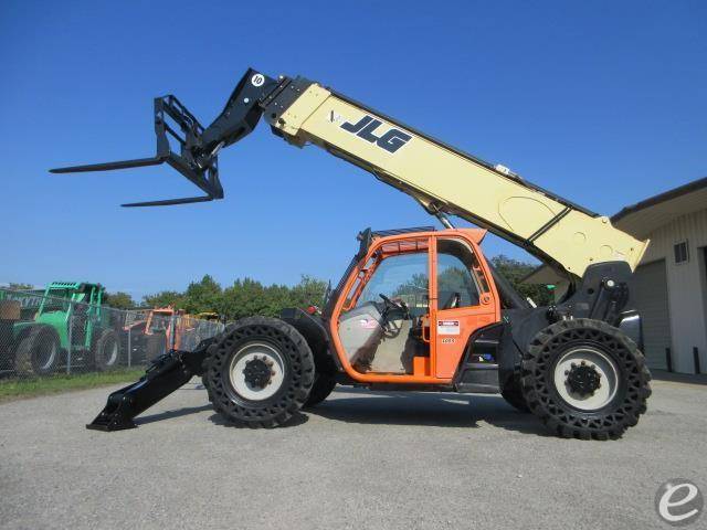 2016 JLG 1055