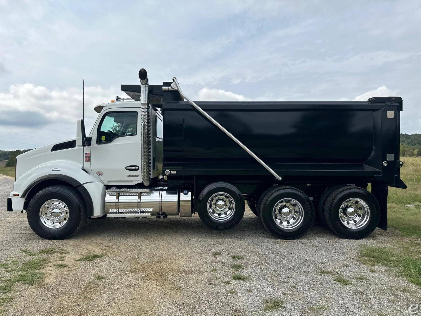 2024 Kenworth T880