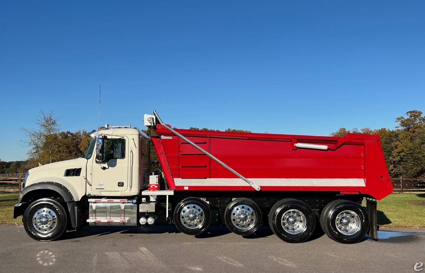 2022 Mack GRANITE 104FR