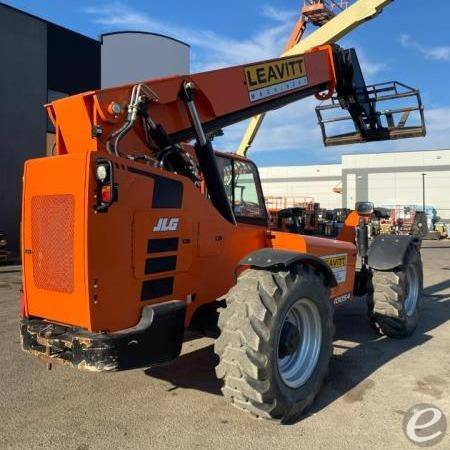 2017 JLG 10054