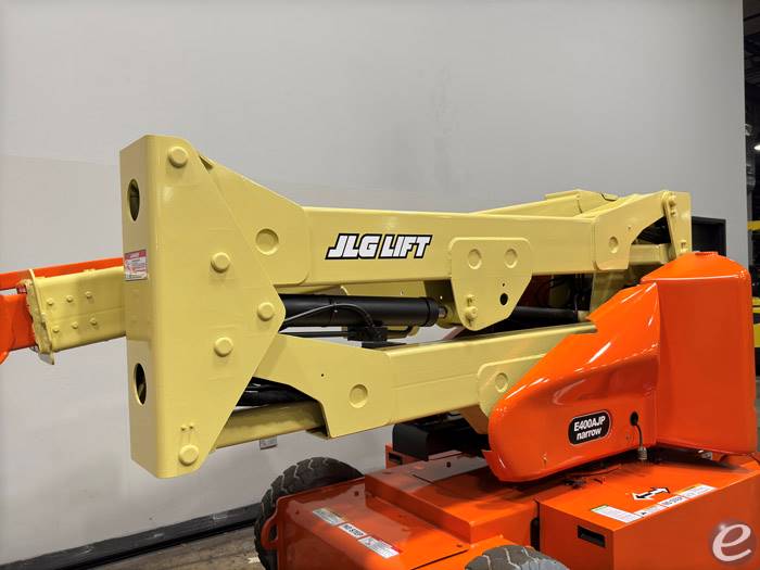 2011 JLG E400AJP