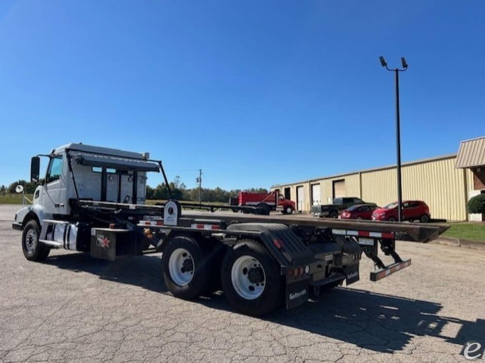 2024 Volvo VHD42B300