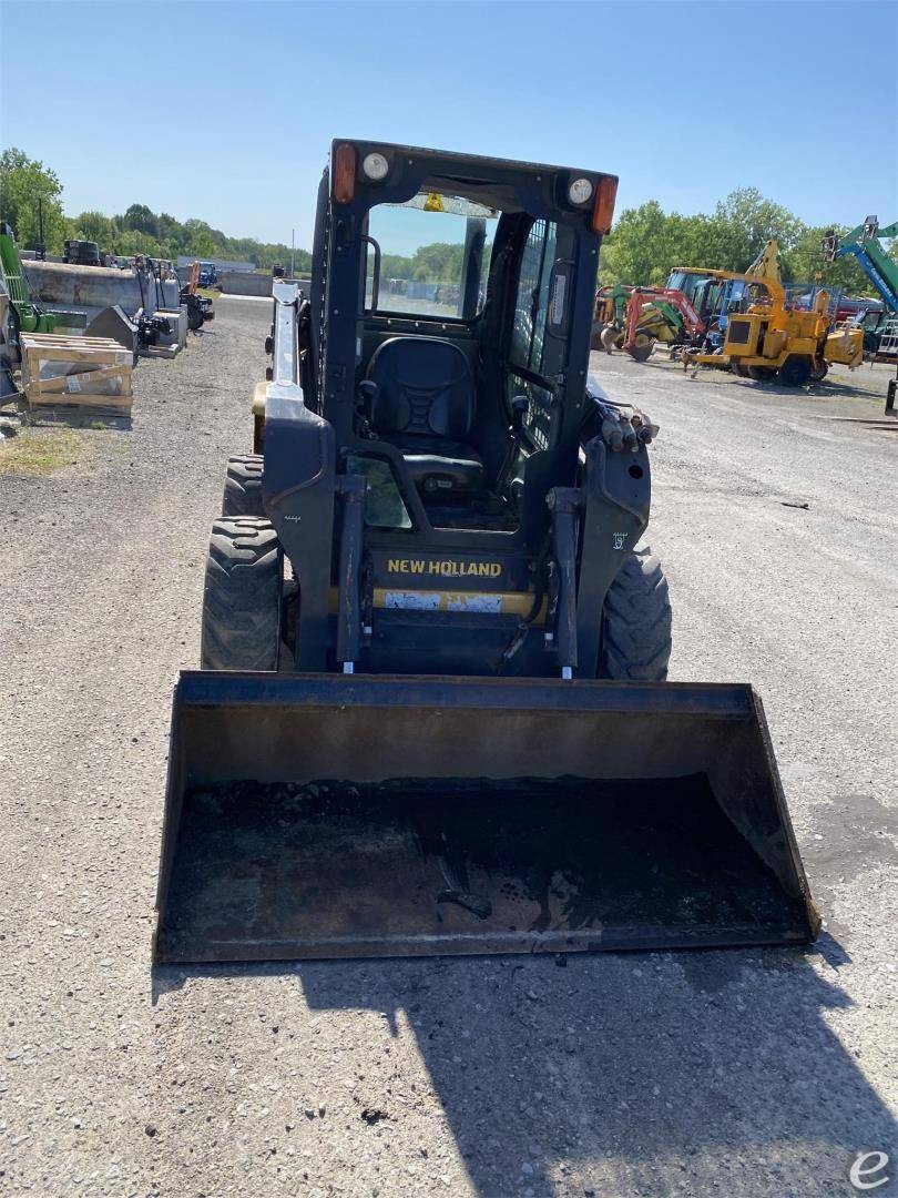 2015 New Holland L218