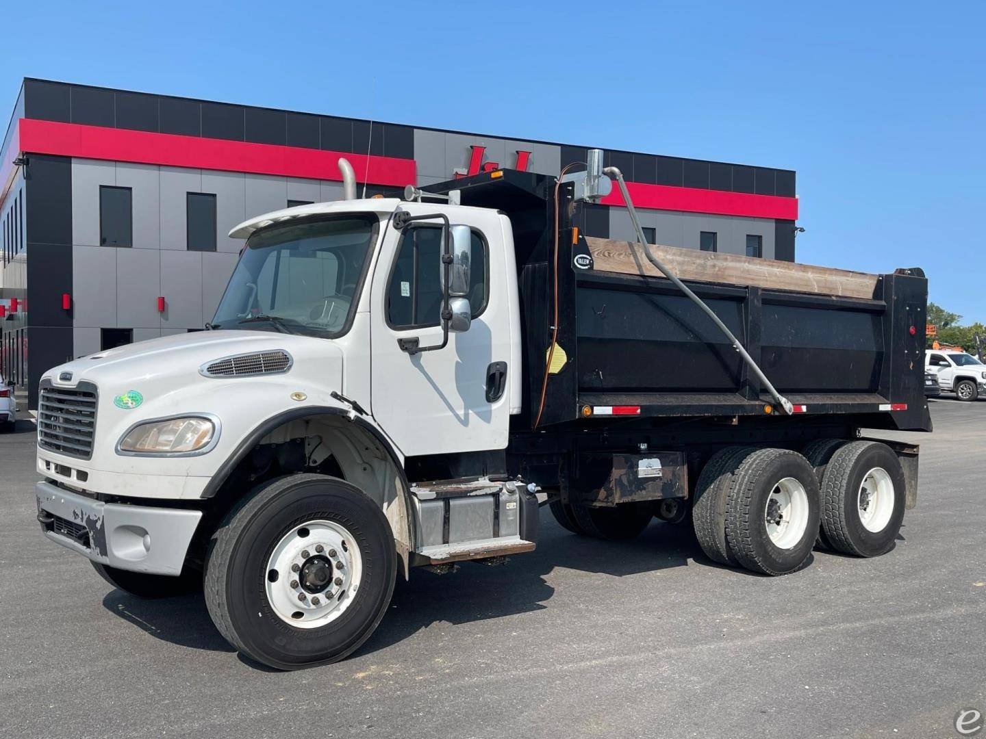 2017 Freightliner BUSINESS CLASS M2 106