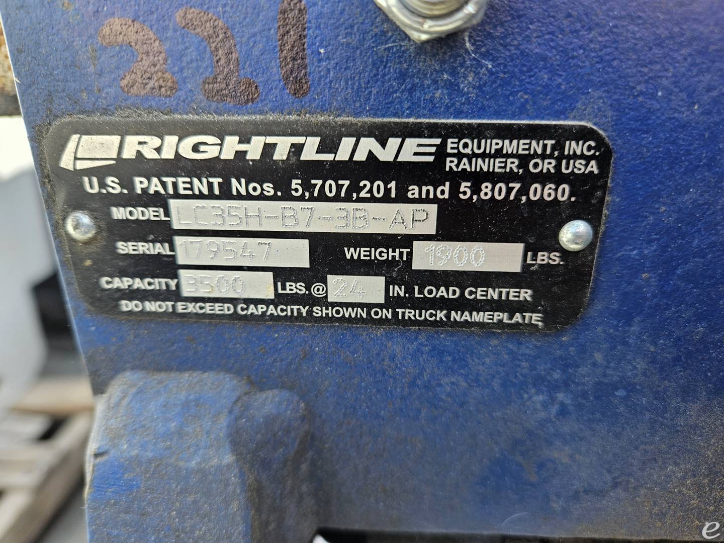 2017 Rightline LC35H-B7-3B-AP