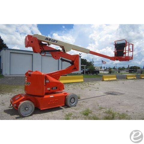 2007 JLG E400AN