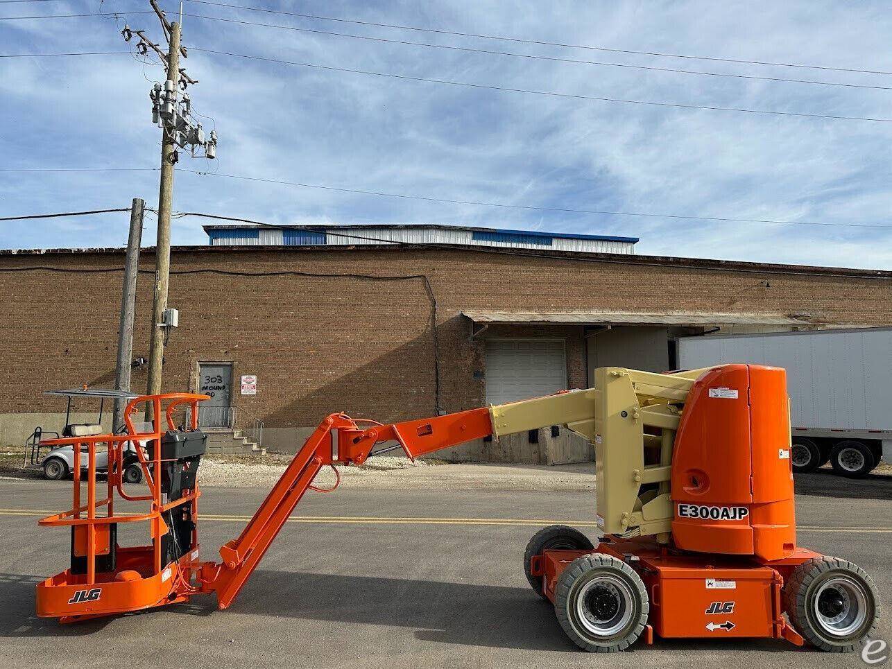 2015 JLG E300AJP Articulated Boom B...