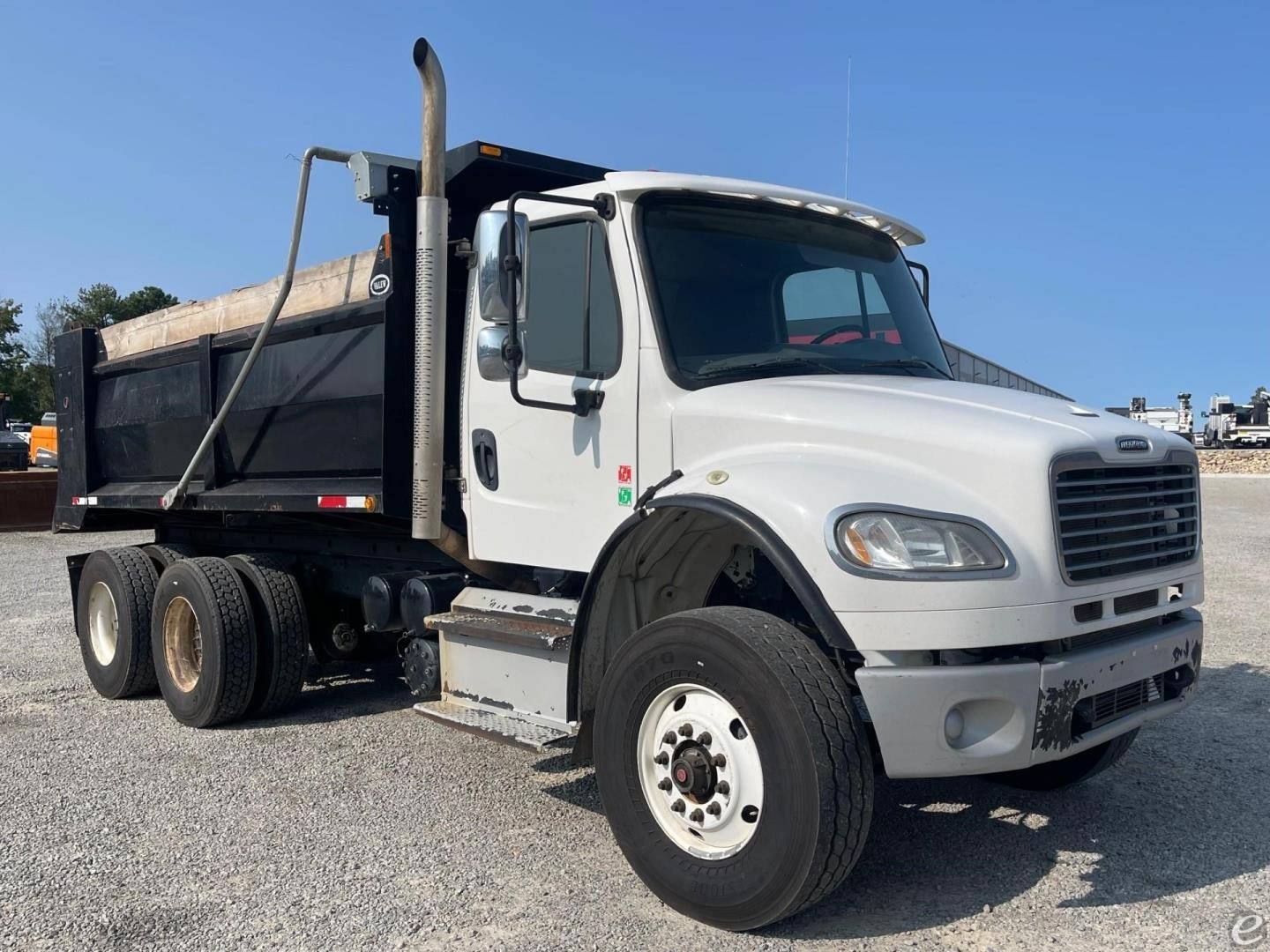 2017 Freightliner BUSINESS CLASS M2 106