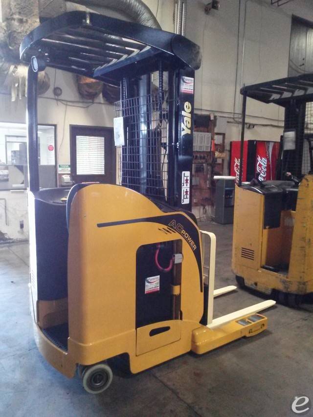 2006 Electric Yale NR040EAN136TE095 Electric Narrow Aisle Single Reach