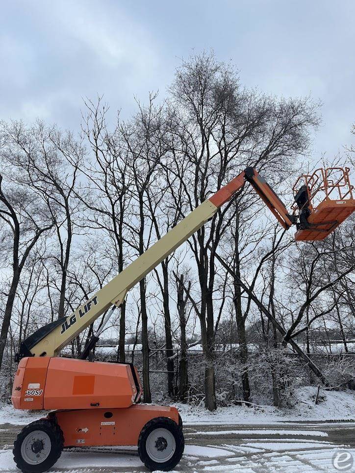 2017 JLG 660SJ