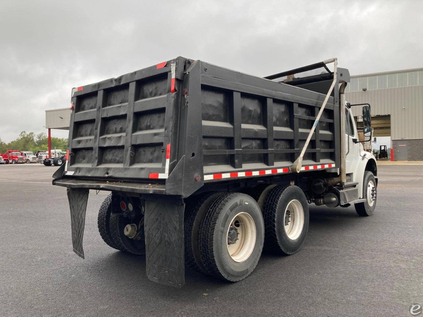 2013 Freightliner BUSINESS CLASS M2 106