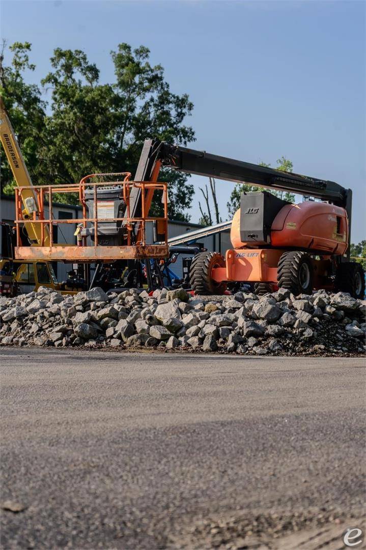 2010 JLG 800AJ