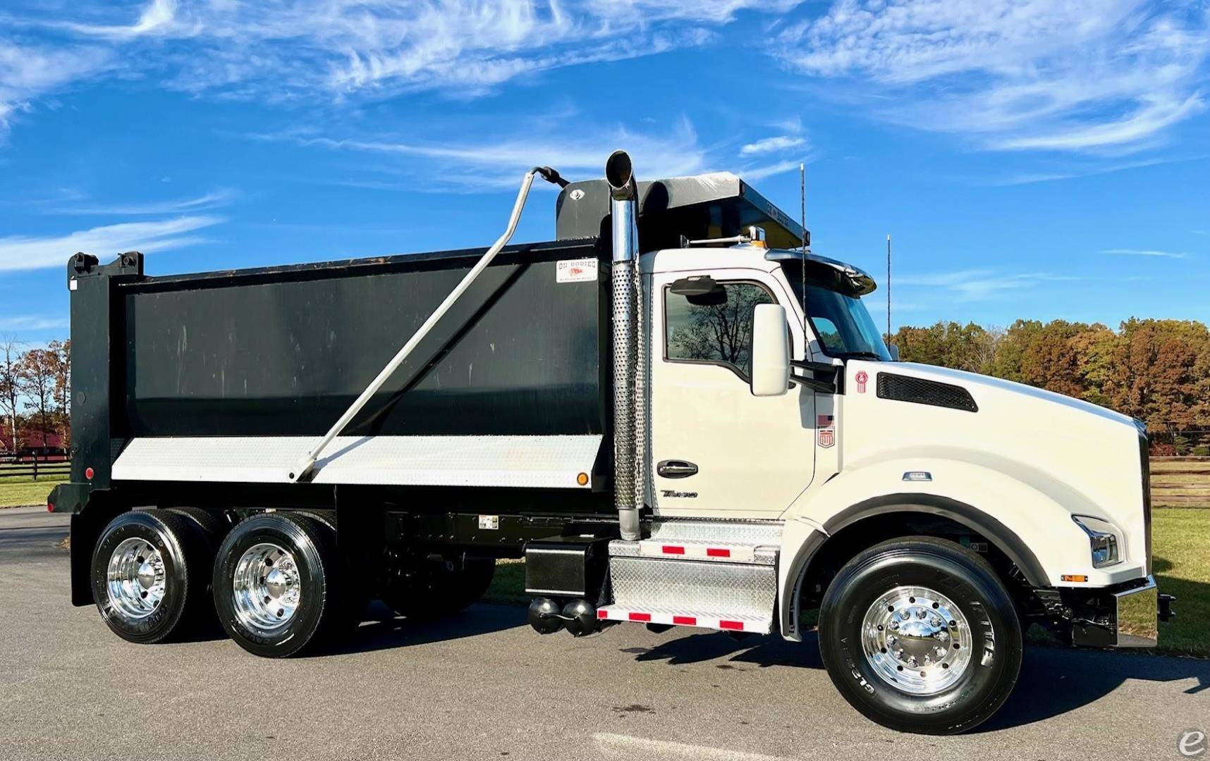 2023 Kenworth T880