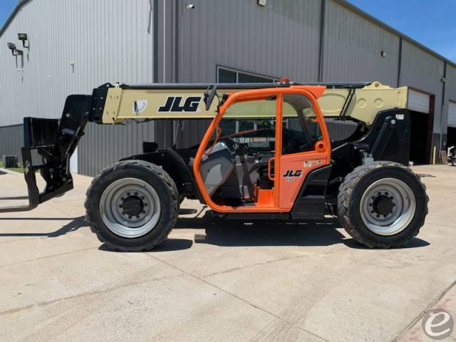 2021 JLG 742