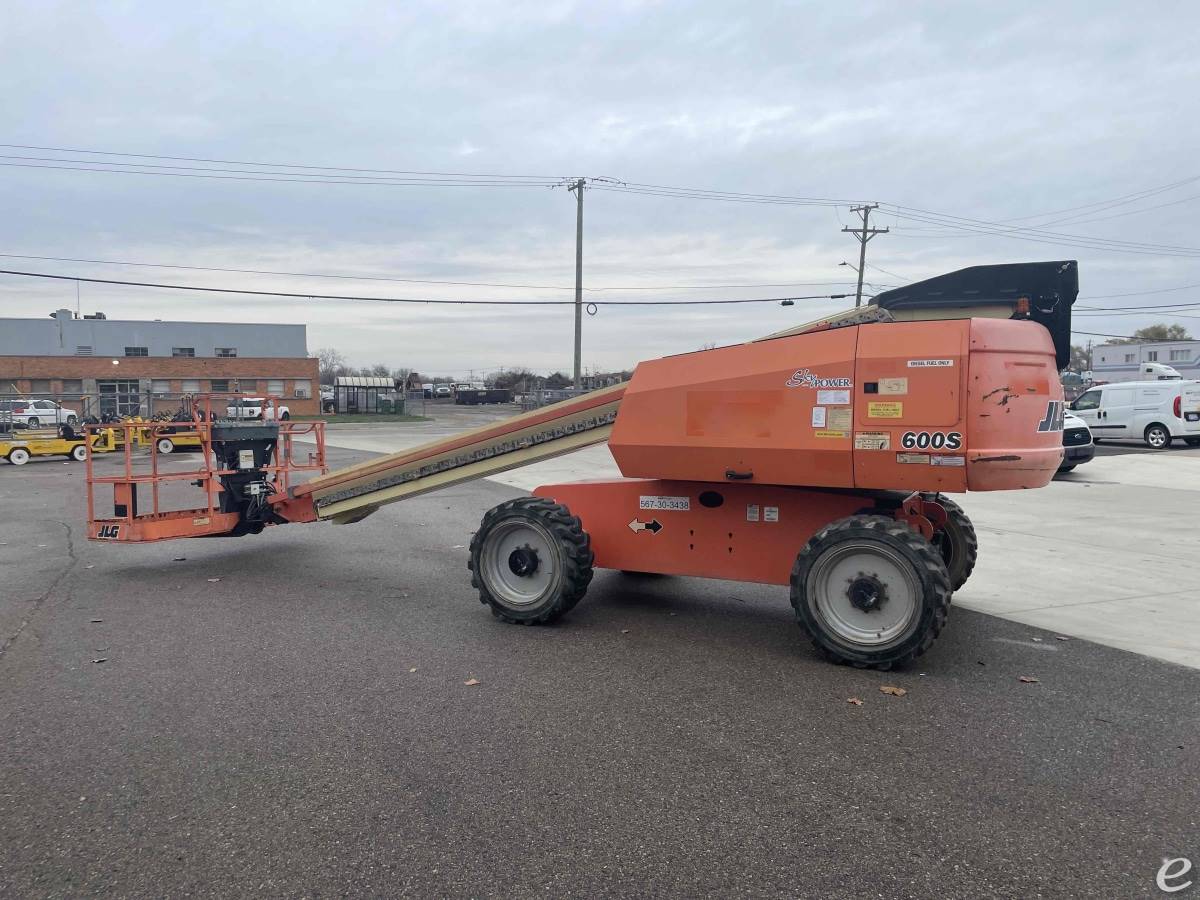 2015 JLG 600S