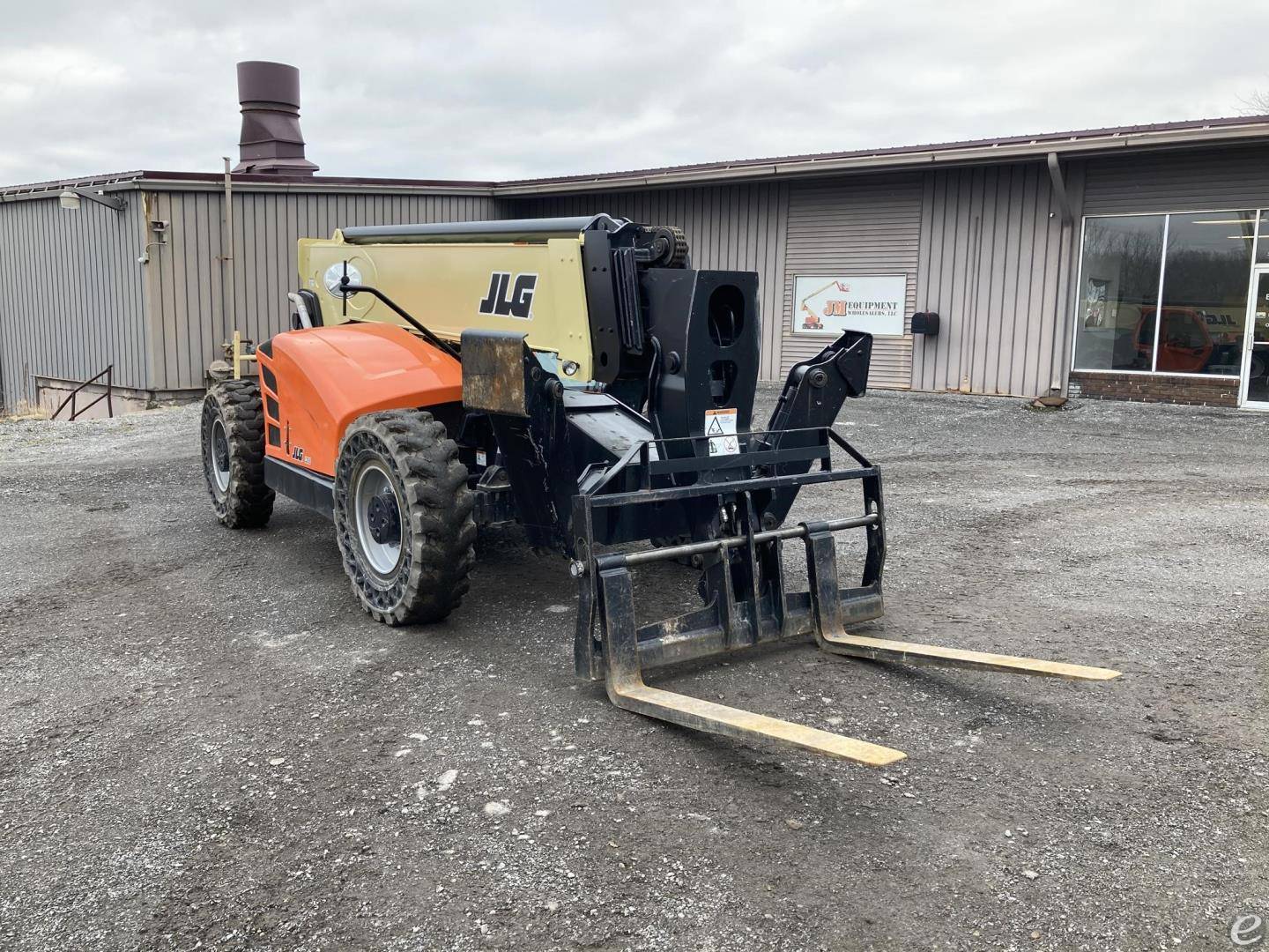 2017 JLG 1255