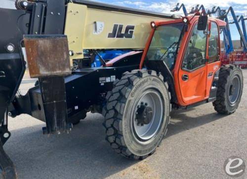 2022 JLG 1055