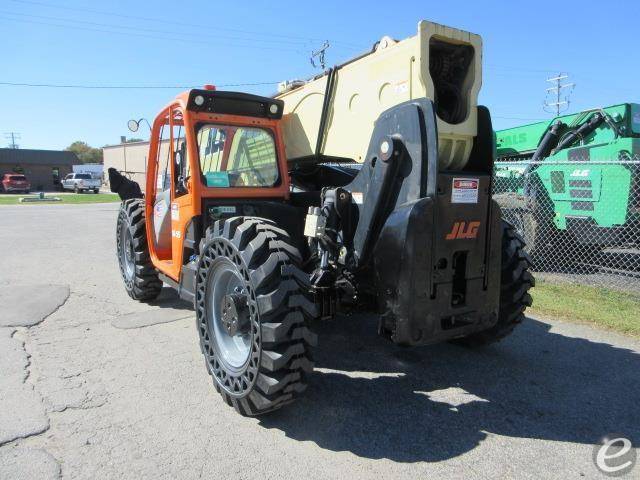 2016 JLG 1055